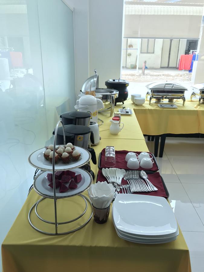 Apple Hotel Two - Near Phnom Penh Airport ภายนอก รูปภาพ