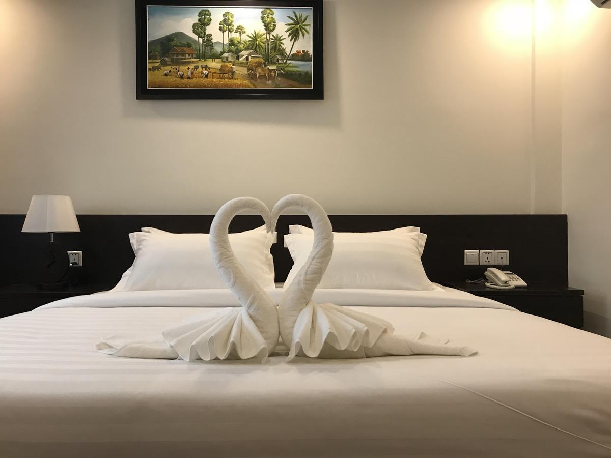 Apple Hotel Two - Near Phnom Penh Airport ภายนอก รูปภาพ
